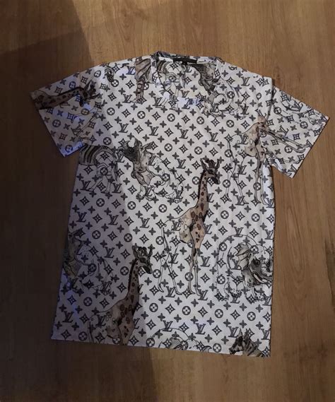 louis vuitton giraffe shirt replica|false louis vuitton logos.